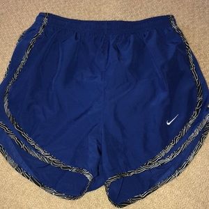 Nike women’s shorts size small